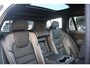 Volvo V60 T8 Plug-in hybrid AWD Plus Dark | Adaptive Cruise & Pilot Assist | Panoramadak met Schuif-/Kantelfunctie | Harman Kardon Premium Audio | Verwarmbare voorstoelen, achterbank en stuurwiel | Draadloze Telefoonlader | 19 inch Lichtmetalen velgen
