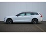 Volvo V60 T8 Plug-in hybrid AWD Plus Dark | Adaptive Cruise & Pilot Assist | Panoramadak met Schuif-/Kantelfunctie | Harman Kardon Premium Audio | Verwarmbare voorstoelen, achterbank en stuurwiel | Draadloze Telefoonlader | 19 inch Lichtmetalen velgen