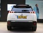 Peugeot e-2008 SUV Allure 50 kWh | Schuifdak | Keyless Entry | Stoelverwarming | 18 inch Velgen