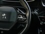 Peugeot e-2008 EV GT 50 kWh Panoramadak Trekhaak Rondomzicht Camera Cruise Control Adaptief Stoelverwarming Sfeerverlichting Navigatie Apple CarPlay Android Auto 18"