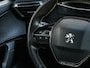 Peugeot e-2008 EV GT 50 kWh Panoramadak Trekhaak Rondomzicht Camera Cruise Control Adaptief Stoelverwarming Sfeerverlichting Navigatie Apple CarPlay Android Auto 18"
