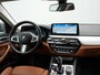 BMW 5-Serie Touring 530e Sportline PHEV 293pk Dealer O.H Bernina Grau Metallic | Trekhaak Afn. | M Sportstuur | Camera | Lederen Sportstoelen Verwarmd | Cruise Control | BMW LED | Hifi Sound | Apple Carplay | Navigatie | Virtual | DAB | Plug In Hybrid