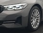 BMW 5-Serie Touring 530e Sportline Plug In Hybrid 293pk Dealer O.H Bernina Grau Metallic PHEV | Trekhaak Afn. | M Sportstuur | Camera | Lederen Sportstoelen Verwarmd | Cruise Control | BMW LED | Hifi Sound | Apple Carplay | Navigatie | Virtual | DAB |