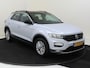 Volkswagen T-Roc 1.0 TSI Style | Achteruitrijcamera | Navigatie | Adaptieve cruise control | Elektrisch inklapbare buitenspiegels | CarPlay | Draadloze telefoonlader | Parkeersensoren |