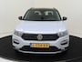Volkswagen T-Roc 1.0 TSI Style | Achteruitrijcamera | Navigatie | Adaptieve cruise control | Elektrisch inklapbare buitenspiegels | CarPlay | Draadloze telefoonlader | Parkeersensoren |