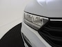 Volkswagen T-Roc 1.0 TSI Style | Achteruitrijcamera | Navigatie | Adaptieve cruise control | Elektrisch inklapbare buitenspiegels | CarPlay | Draadloze telefoonlader | Parkeersensoren |