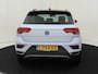 Volkswagen T-Roc 1.0 TSI Style | Achteruitrijcamera | Navigatie | Adaptieve cruise control | Elektrisch inklapbare buitenspiegels | CarPlay | Draadloze telefoonlader | Parkeersensoren |