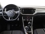 Volkswagen T-Roc 1.0 TSI Style | Achteruitrijcamera | Navigatie | Adaptieve cruise control | Elektrisch inklapbare buitenspiegels | CarPlay | Draadloze telefoonlader | Parkeersensoren |
