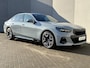 BMW i5 XDrive40 M Sport Edition 84 kWh 4WD / Fabrieksgarantie t/m 02-2028 / SOH 92,73% / Elektrische Trekhaak (1500KG) / Comfort Pack / Innovation Pack / M Sportpakket Pro / Travelpack /