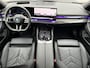 BMW i5 XDrive40 M Sport Edition 84 kWh 4WD / Fabrieksgarantie t/m 02-2028 / SOH 92,73% / Elektrische Trekhaak (1500KG) / Comfort Pack / Innovation Pack / M Sportpakket Pro / Travelpack /