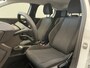 Peugeot 208 Style | Dashboard en deurpanelen in kunststof met carboneffect | Ecoled koplampen | Elektrisch verstelbare en verwarmbare buitenspiegels