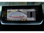 Peugeot 208 GT | Armsteunen op de voorportieren bekleed met kunstleder met groen sierstiksel (GT-Line) | Climate Control | Dashboard en deurpanelen in kunststof met carboneffect