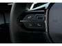 Peugeot 208 GT | Armsteunen op de voorportieren bekleed met kunstleder met groen sierstiksel (GT-Line) | Climate Control | Dashboard en deurpanelen in kunststof met carboneffect