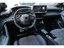 Peugeot 208 GT | Armsteunen op de voorportieren bekleed met kunstleder met groen sierstiksel (GT-Line) | Climate Control | Dashboard en deurpanelen in kunststof met carboneffect