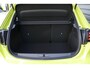 Peugeot 208 GT | Armsteunen op de voorportieren bekleed met kunstleder met groen sierstiksel (GT-Line) | Climate Control | Dashboard en deurpanelen in kunststof met carboneffect