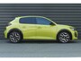 Peugeot 208 GT | Armsteunen op de voorportieren bekleed met kunstleder met groen sierstiksel (GT-Line) | Climate Control | Dashboard en deurpanelen in kunststof met carboneffect