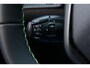 Peugeot 208 GT | Armsteunen op de voorportieren bekleed met kunstleder met groen sierstiksel (GT-Line) | Climate Control | Dashboard en deurpanelen in kunststof met carboneffect