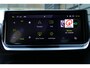 Peugeot 208 GT | Armsteunen op de voorportieren bekleed met kunstleder met groen sierstiksel (GT-Line) | Climate Control | Dashboard en deurpanelen in kunststof met carboneffect