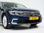 Volkswagen Passat Variant 1.4 TSI PHEV GTE | Leder | Trekhaak | Adaptive Cruise | Sfeerlicht | DAB | Climate | Matrix | Carplay