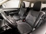 Mitsubishi Outlander 2.0 PHEV Deluxe 203Pk Automaat (SCHUIFDAK, NAVIGATIE, LEDER, CAMERA, STOELVERWARMING, SPORTSTOELEN, GETINT GLAS, ELEK ACHTERKLEP, NIEUWSTAAT)
