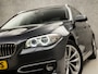 BMW 5-Serie Touring 520i Luxury 184Pk Automaat (VIRTUAL COCKPIT, GROOT NAVI, MEMORY SEATS, LEDER, STOELVERWARMING, SPORTSTOELEN, CAMERA, ELEK ACHTERKLEP, NIEUWSTAAT)