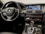 BMW 5-Serie Touring 520i Luxury 184Pk Automaat (VIRTUAL COCKPIT, GROOT NAVI, MEMORY SEATS, LEDER, STOELVERWARMING, SPORTSTOELEN, CAMERA, ELEK ACHTERKLEP, NIEUWSTAAT)