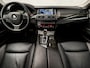 BMW 5-Serie Touring 520i Luxury 184Pk Automaat (VIRTUAL COCKPIT, GROOT NAVI, MEMORY SEATS, LEDER, STOELVERWARMING, SPORTSTOELEN, CAMERA, ELEK ACHTERKLEP, NIEUWSTAAT)