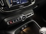 Volvo XC40 1.5 T3 R-Design 157Pk (APPLE CARPLAY, GROOT NAVI, LEDER/ALCANTARA, MEMORY SEATS, STUURWIEL VERWARMD, CAMERA, ADAPTIVE CRUISE, NIEUWSTAAT)