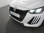 Peugeot 208 Style | Dashboard en deurpanelen in kunststof met carboneffect | Ecoled koplampen | Elektrisch verstelbare en verwarmbare buitenspiegels