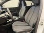 Peugeot 2008 Allure | Advanced Active Safety Brake met camera en radar | Climate Control | Dashboard in zacht materiaal met carboneffect en hoogglans zwarte sierstrip