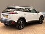 Peugeot 2008 Allure | Advanced Active Safety Brake met camera en radar | Climate Control | Dashboard in zacht materiaal met carboneffect en hoogglans zwarte sierstrip