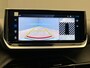 Peugeot 2008 Allure | Advanced Active Safety Brake met camera en radar | Climate Control | Dashboard in zacht materiaal met carboneffect en hoogglans zwarte sierstrip