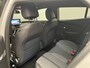 Peugeot 2008 Allure | Advanced Active Safety Brake met camera en radar | Climate Control | Dashboard in zacht materiaal met carboneffect en hoogglans zwarte sierstrip