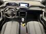 Peugeot 2008 Allure | Advanced Active Safety Brake met camera en radar | Climate Control | Dashboard in zacht materiaal met carboneffect en hoogglans zwarte sierstrip