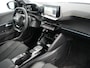 Peugeot 208 GT | Armsteunen op de voorportieren bekleed met kunstleder met groen sierstiksel (GT-Line) | Climate Control | Dashboard en deurpanelen in kunststof met carboneffect