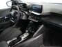 Peugeot 208 GT | Armsteunen op de voorportieren bekleed met kunstleder met groen sierstiksel (GT-Line) | Climate Control | Dashboard en deurpanelen in kunststof met carboneffect