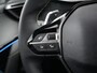 Peugeot 208 GT | Armsteunen op de voorportieren bekleed met kunstleder met groen sierstiksel (GT-Line) | Climate Control | Dashboard en deurpanelen in kunststof met carboneffect