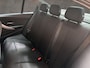 BMW 3-Serie 318i Sportline Automaat (GROOT NAVI, BLACK PACK, CLIMATE, PARKEERSENSOREN, SPORTSTOELEN, LED KOPLAMPEN, CRUISE, NIEUWE APK, NIEUWSTAAT)