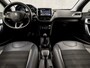 Peugeot 2008 1.2 PureTech Allure Sport (PANORAMADAK, APPLE CARPLAY, NAVIGATIE, LEDER, CLIMATE, SPORTSTOELEN, LM VELGEN, GETINT GLAS, CRUISE, NIEUWSTAAT)