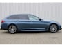 BMW 5-Serie Touring 530e xDrive M-sport | Incl. 12 maanden garantie | Assisted driving | Uitklapbare trekhaak | 360° camera | Apple carplay/Android auto | Stoelverwarming voor + achter | Memory zetel | Harman/Kardon audio |