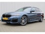 BMW 5-Serie Touring 530e xDrive M-sport | Incl. 12 maanden garantie | Assisted driving | Uitklapbare trekhaak | 360° camera | Apple carplay/Android auto | Stoelverwarming voor + achter | Memory zetel | Harman/Kardon audio |