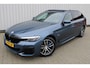 BMW 5-Serie Touring 530e xDrive M-sport | Incl. 12 maanden garantie | Assisted driving | Uitklapbare trekhaak | 360° camera | Apple carplay/Android auto | Stoelverwarming voor + achter | Memory zetel | Harman/Kardon audio |