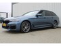 BMW 5-Serie Touring 530e xDrive M-sport | Incl. 12 maanden garantie | Assisted driving | Uitklapbare trekhaak | 360° camera | Apple carplay/Android auto | Stoelverwarming voor + achter | Memory zetel | Harman/Kardon audio |