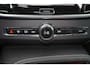 Volvo S90 T4 Business Luxury Plus - Intellisafe Surround - Head up display - BLIS dodehoekassistentie - Parkeercamera achter - Parkeersensoren v/a - Sensus navi - Apple® CarPlay - Android Auto - Verwarmbare voor & achterstoelen - Verwarmbaar stuurwiel - Panorama/schuifdak - Automatisch dimmende binnen & buitenspiegels