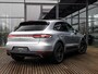 Porsche Macan 2.0 | PASM LUCHTVERING | PANORAMA/SCHUIF-KANTELDAK | 20 INCH | ACHTERUITRIJCAMERA | ADAPTIEVE CRUISE CONTROL | ELEKTRISCHE TREKHAAK | DOLOMIETZILVER | STOELVERWARMING | ACHTERBANKVERWARMING |