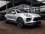 Porsche Macan 2.0 | PASM LUCHTVERING | PANORAMA/SCHUIF-KANTELDAK | 20 INCH | ACHTERUITRIJCAMERA | ADAPTIEVE CRUISE CONTROL | ELEKTRISCHE TREKHAAK | DOLOMIETZILVER | STOELVERWARMING | ACHTERBANKVERWARMING |