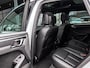 Porsche Macan 2.0 | PASM LUCHTVERING | PANORAMA/SCHUIF-KANTELDAK | 20 INCH | ACHTERUITRIJCAMERA | ADAPTIEVE CRUISE CONTROL | ELEKTRISCHE TREKHAAK | DOLOMIETZILVER | STOELVERWARMING | ACHTERBANKVERWARMING |