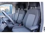 Volkswagen e-Transporter 34 136pk L2H1 Life 64 kWh | Trekhaak | Navigatie | 17" Velgen