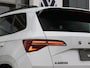 Skoda Karoq 1.5 TSI 150 pk DSG ACT Sportline | Trekhaak | SmartLink | Camera | ACC | Moon White | LED Matrix | Stoel + Achterbankverwarming | LED | Keyless | Voorruit verwarming | 19'' LM | Model 2023