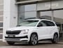 Skoda Karoq 1.5 TSI 150 pk DSG ACT Sportline | Trekhaak | SmartLink | Camera | ACC | Moon White | LED Matrix | Stoel + Achterbankverwarming | LED | Keyless | Voorruit verwarming | 19'' LM | Model 2023